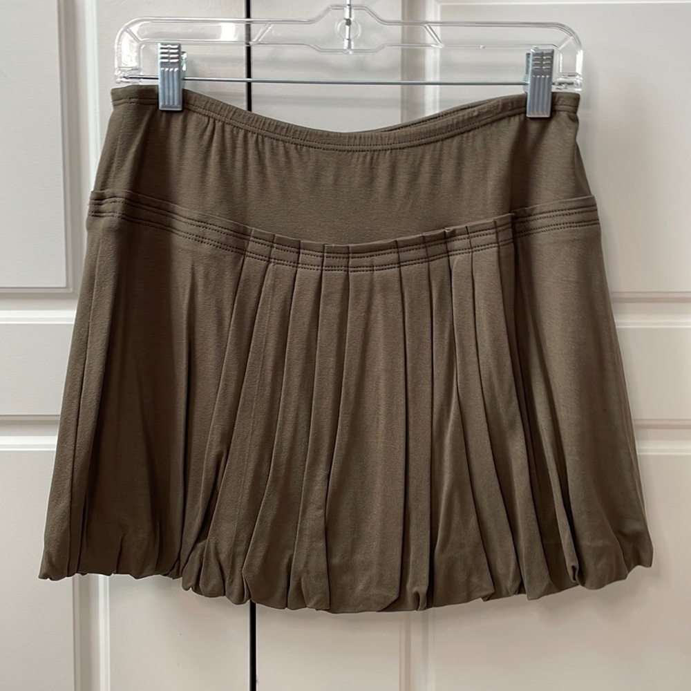 BCBG NWT pleated olive green miniskirt small
